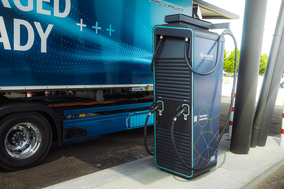 רכב כבד כסוללה ניידת: מה עומד מאחורי Vehicle-to-Grid בישראל?